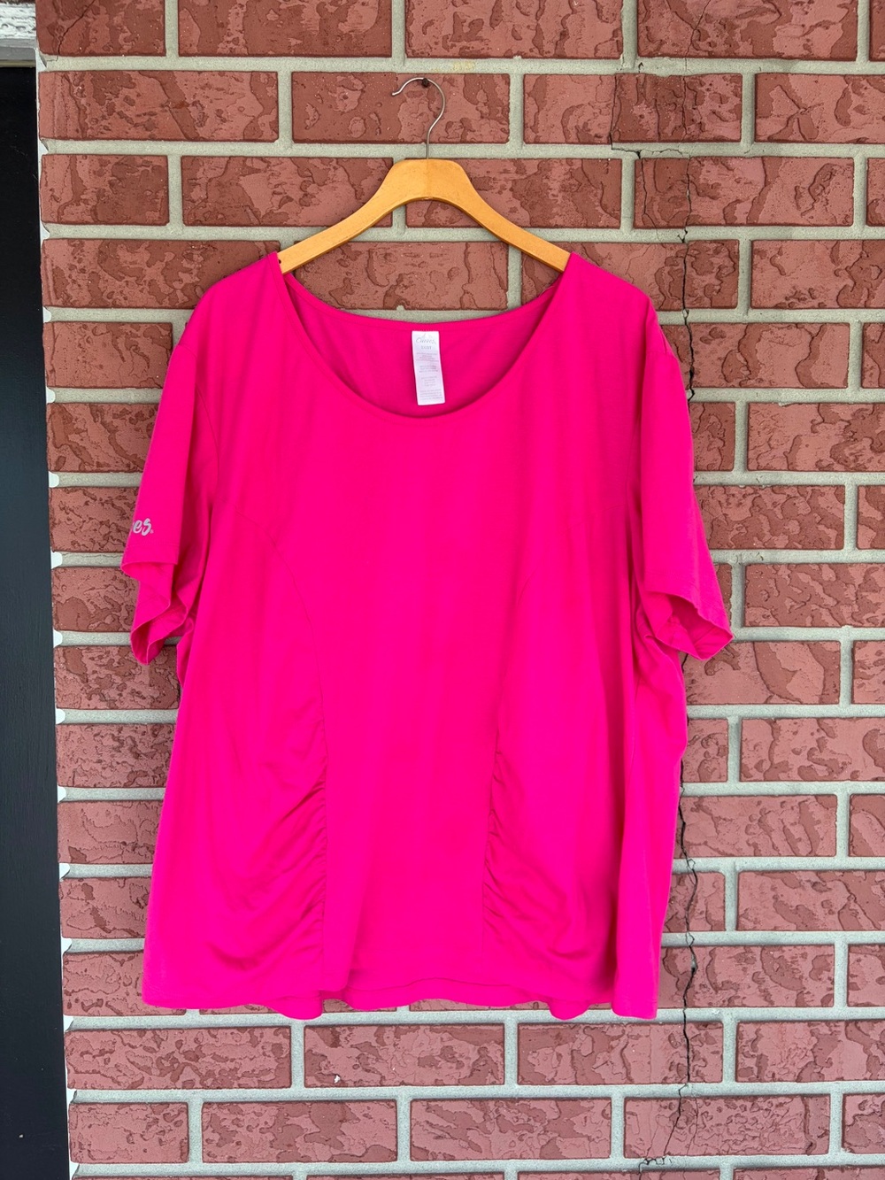 Scoop Neck Short Sleeve Tee in Vibrant Fuchsia
